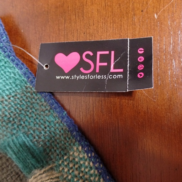 Lot 2 scarf- - Picture 2 of 5